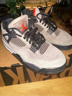 Air Jordan Retro 4 mid Taupe Haze